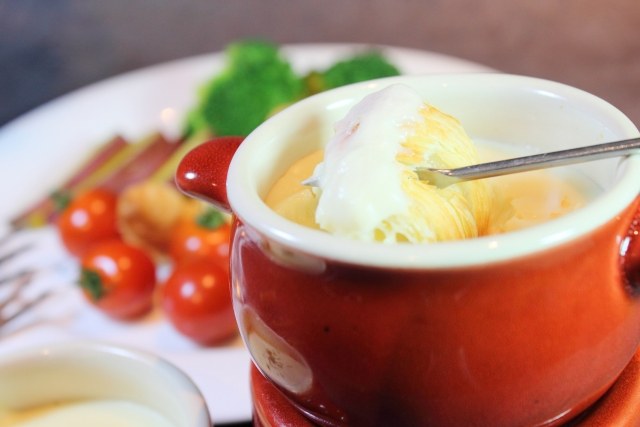 チーズフォンデュの作り方 チーズの種類や量 予算は 子供の場合は くらしの豆知識